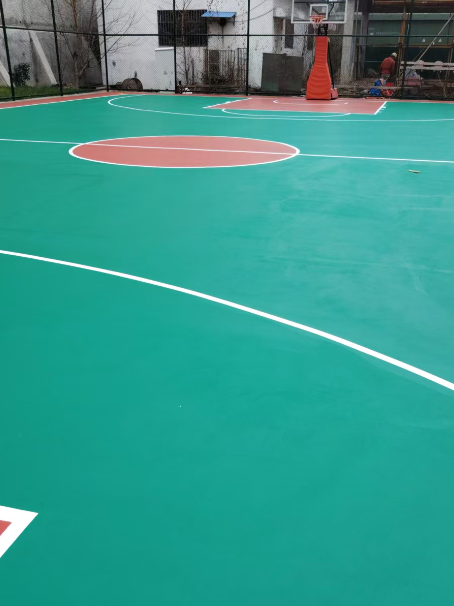 云安 球场长期使用易出现地面开裂