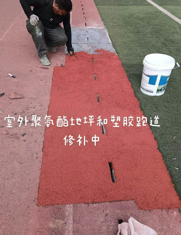 云安球场地面翻新维修，核心是先诊断破损